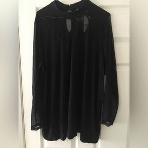 Sz 2X long sleeve top with mesh insert